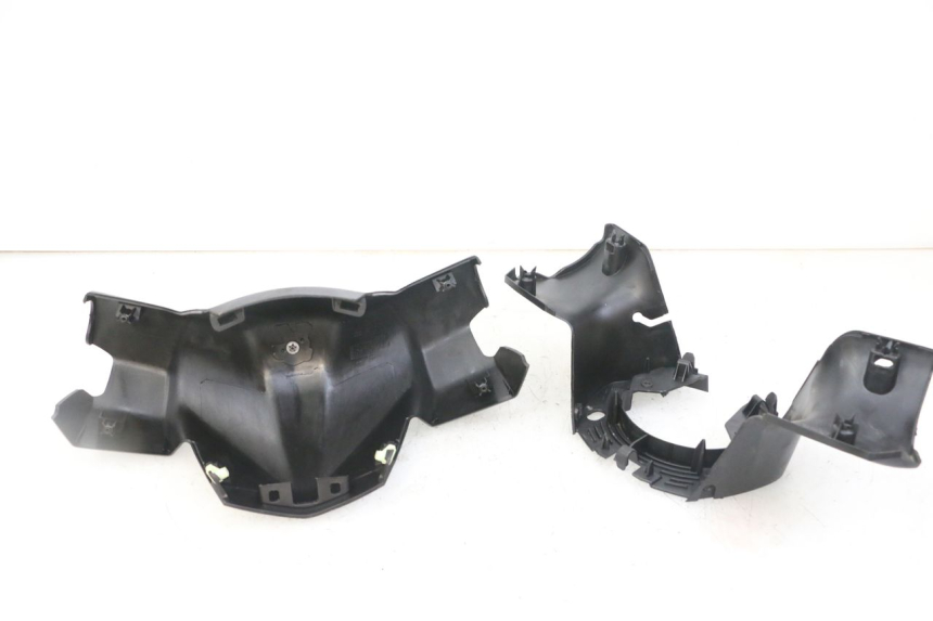 photo de COPRIMANUBRIO PEUGEOT CITYSTAR 50 (2013 - 2017) - Caratteristiche distintive