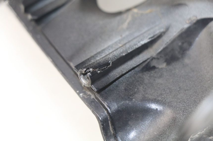 photo de COPERCHIO MANUBRIO COMANDI PIAGGIO FLY IE 125 (2012 - 2017) - Caratteristiche distintive