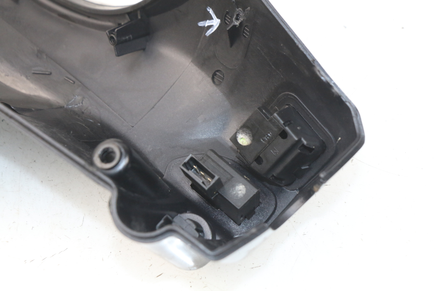 photo de COPERCHIO MANUBRIO COMANDI PIAGGIO FLY IE 125 (2012 - 2017) - Ispezione visiva dettagliata