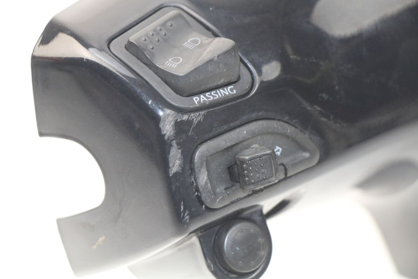 photo de COPERCHIO MANUBRIO COMANDI PIAGGIO FLY IE 125 (2012 - 2017) - Vista d'insieme del prodotto