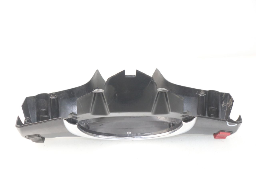 photo de COPERCHIO MANUBRIO COMANDI PIAGGIO FLY IE 125 (2012 - 2017) - Dettagli dei punti di fissaggio