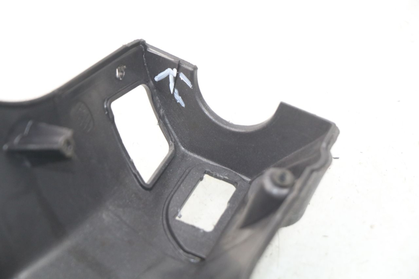 photo de COPERCHIO MANUBRIO COMANDI PIAGGIO LIBERTY 4T 50 (2009 - 2015) - Altra angolazione