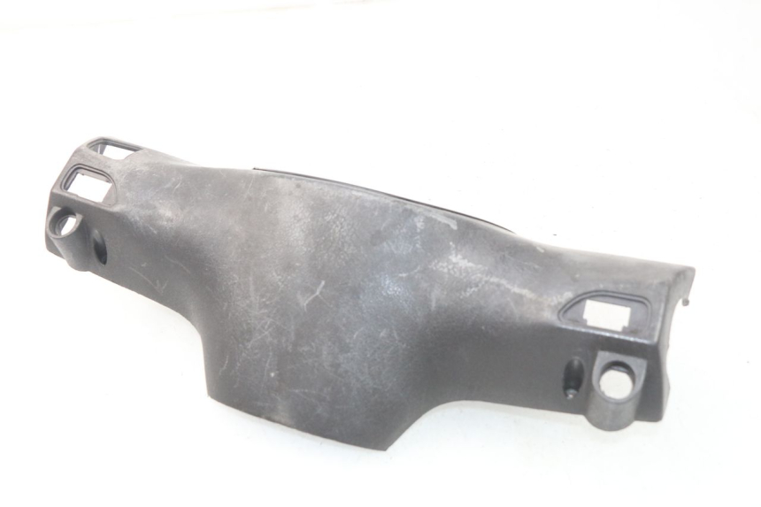 photo de COPERCHIO MANUBRIO COMANDI PIAGGIO LIBERTY 4T 50 (2009 - 2015) - Dettagli dei punti di fissaggio