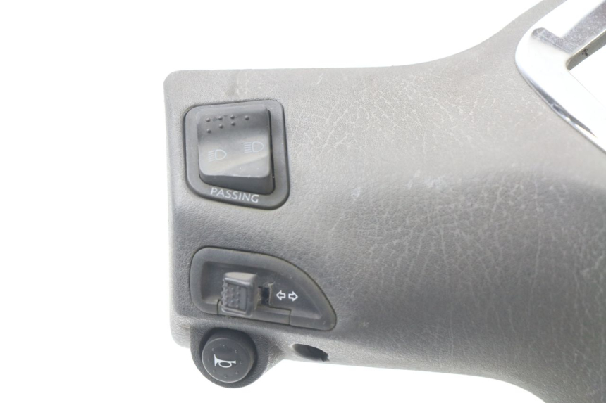 photo de Copri manubrio con comandi PIAGGIO LIBERTY 125 (2009 - 2013) - Stato della superficie e materiale