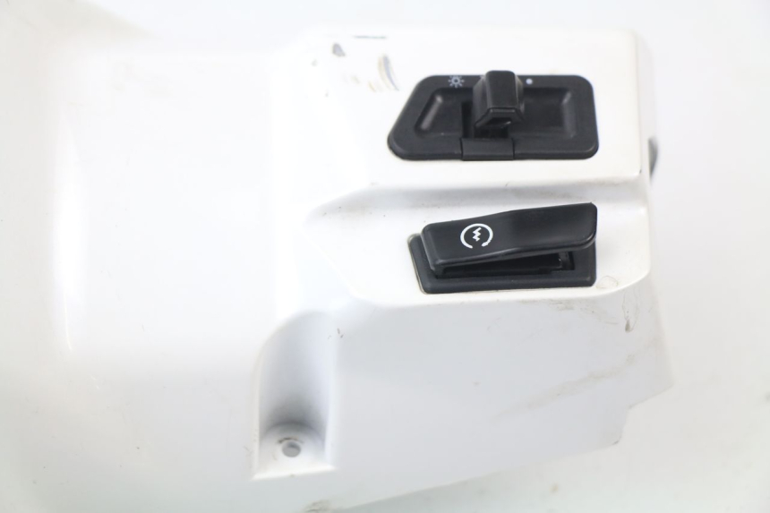 photo de Copri manubrio con comandi KYMCO LIKE 2T 50 (2009 - 2018) - Dettagli dei punti di fissaggio