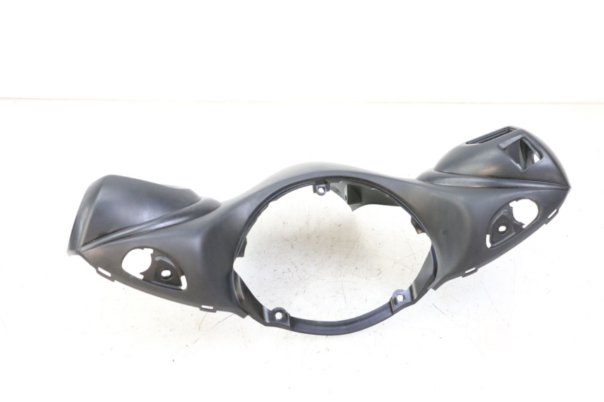 photo de COPERCHIO MANUBRIO COMANDI MBK OVETTO ONE 2T 50 (2013 - 2017) - Altra angolazione