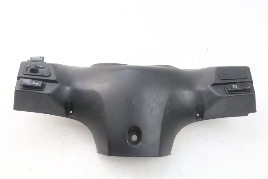 photo de COPERCHIO MANUBRIO COMANDI SYM ORBIT 2 4T 50 (2018 - 2022) - Dettaglio del componente