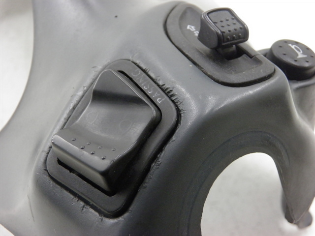 photo de COPRIMANUBRIO COMMUTATORE PIAGGIO SUPER LX 125 (2000 - 2003) - Vista d'insieme del prodotto