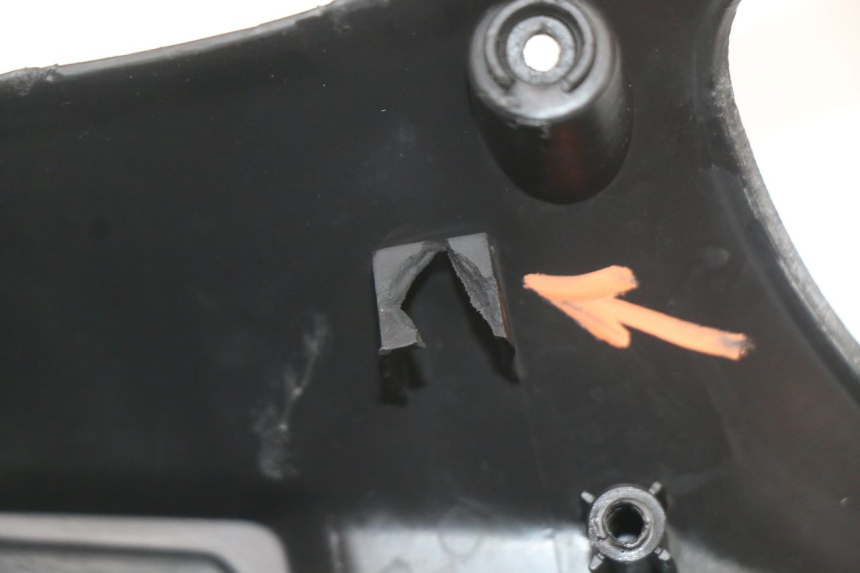 photo de COPRIMANUBRIO COMMUTATORE PEUGEOT TWEET 125 (2018 - 2021) - Altra vista dell'articolo