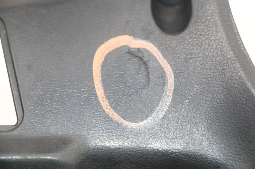 photo de COPRIMANUBRIO COMMUTATORE PEUGEOT TWEET 125 (2018 - 2021) - Dettagli dei punti di fissaggio