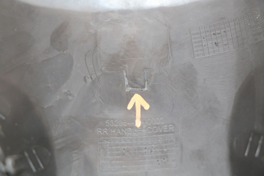 photo de COPRIMANUBRIO COMMUTATORE PEUGEOT TWEET 125 (2018 - 2021) - Stato della superficie e materiale