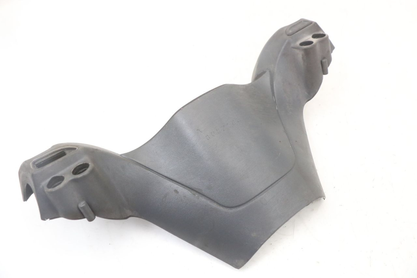 photo de COPERCHIO MANUBRIO COMANDI PIAGGIO X8 125 (2004 - 2007) - Altra angolazione