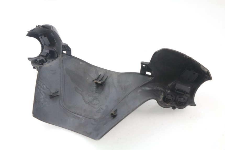 photo de COPERCHIO MANUBRIO COMANDI PIAGGIO X9 125 (2000 - 2003) - Primo piano tecnico