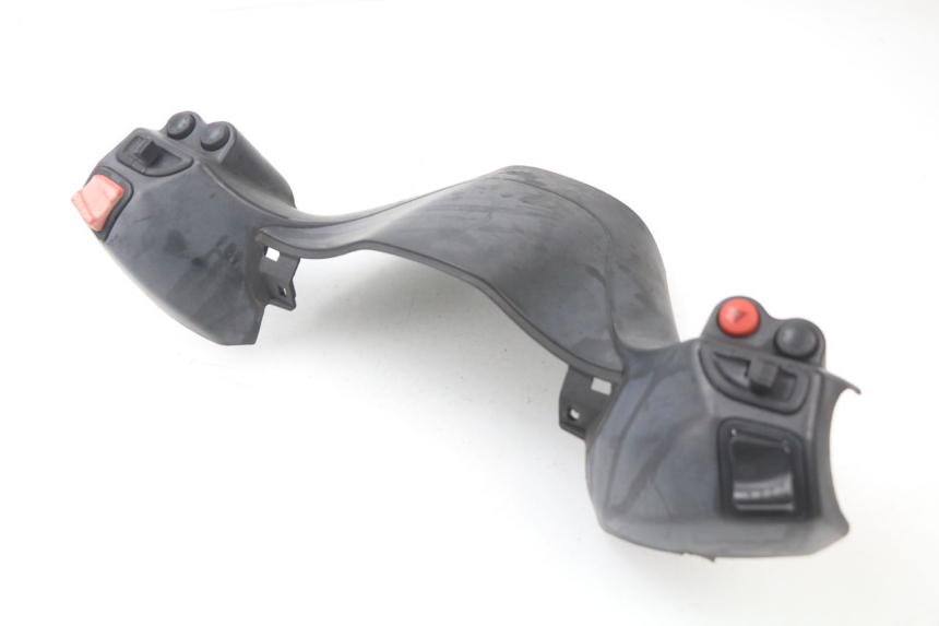 photo de COPERCHIO MANUBRIO COMANDI PIAGGIO X9 125 (2000 - 2003) - Dettagli dei punti di fissaggio