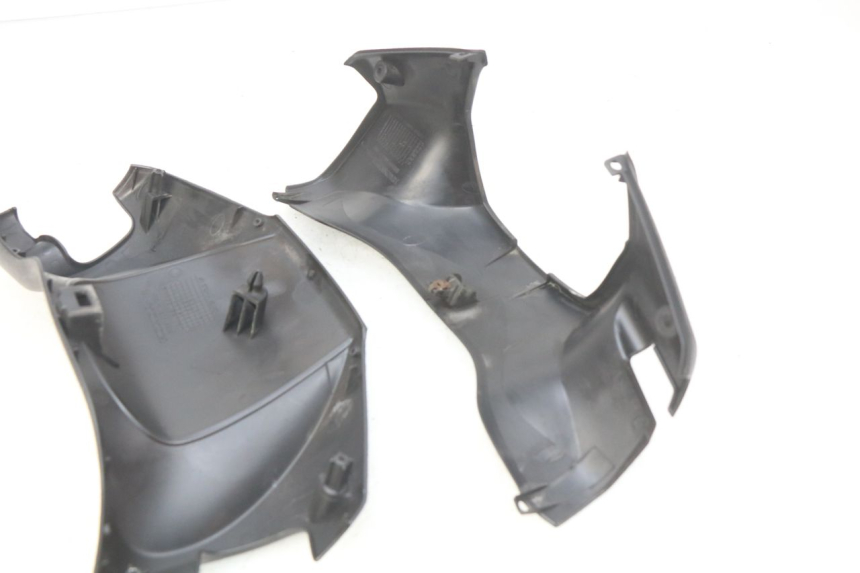 photo de COUVRE MANUBRIO HONDA FES S-WING SWING ABS 125 (2007 - 2015) - Dettagli dei punti di fissaggio