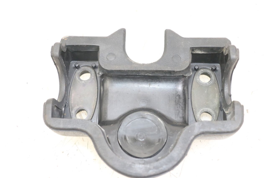 photo de COPRIMANUBRIO SUZUKI GSX E 250 (1982 - 1983) - Dettaglio del componente