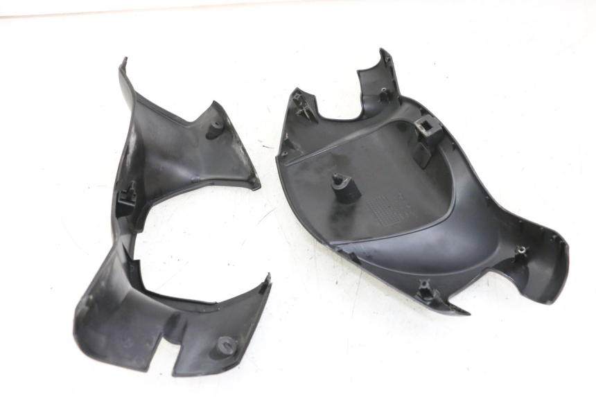 photo de COPRI MANUBRIO HONDA FES S-WING SWING 125 (2007 - 2015) - Dettagli dei punti di fissaggio