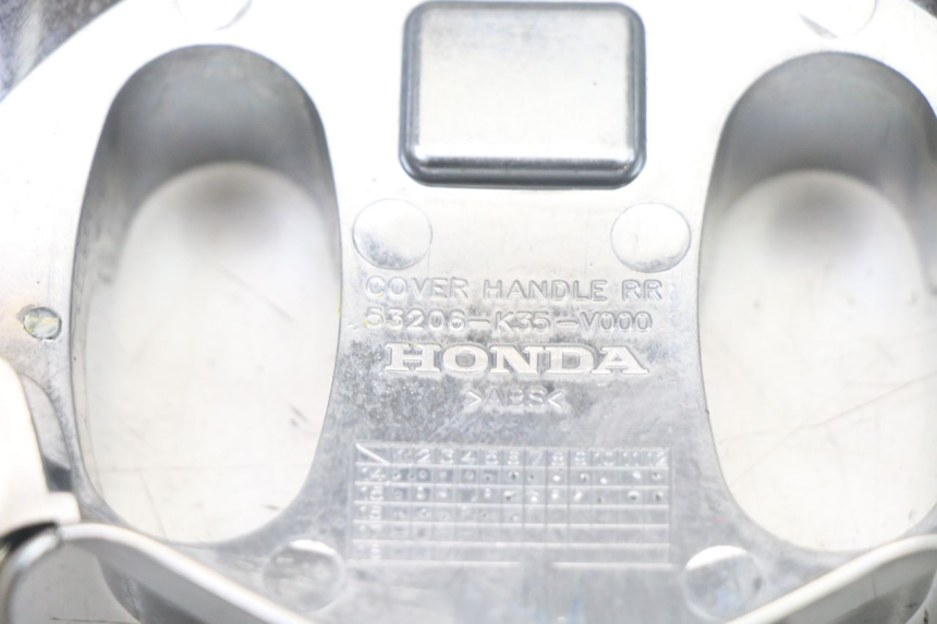 photo de COPRIMANUBRIO HONDA PCX (JF57/JF64) 125 (2014 - 2018) - Dettagli dei punti di fissaggio