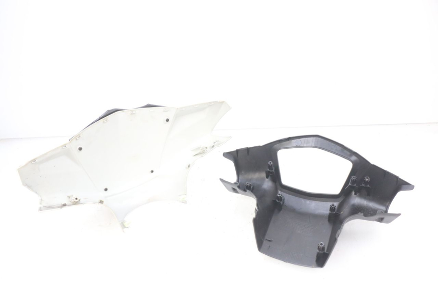 photo de COPRI MANUBRIO PEUGEOT KISBEE 2T 50 (2010 - 2017) - Dettaglio del componente