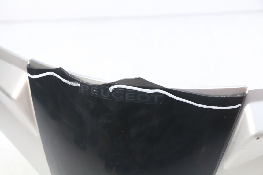 photo de COPRI MANUBRIO PEUGEOT KISBEE 2T 50 (2010 - 2017) - Caratteristiche distintive