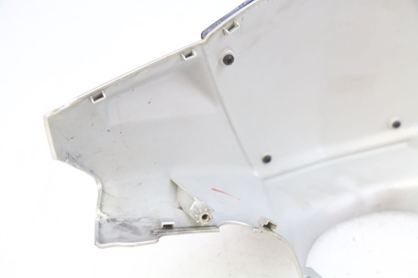 photo de COPRI MANUBRIO PEUGEOT KISBEE 2T 50 (2010 - 2017) - Primo piano ad alta risoluzione