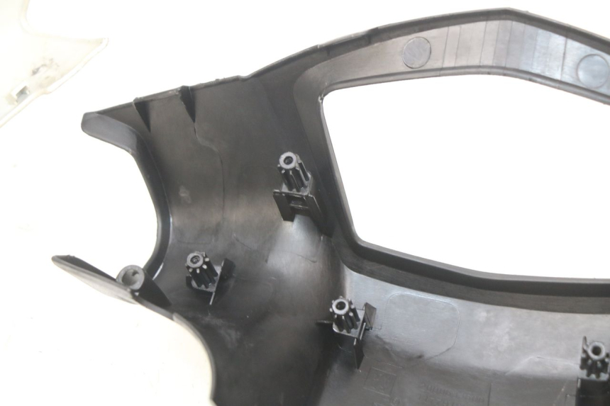 photo de COPRI MANUBRIO PEUGEOT KISBEE 2T 50 (2010 - 2017) - Focus sulla struttura