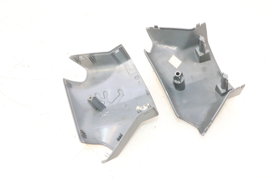 photo de COPRIMANUBRIO PEUGEOT LUDIX ONE 14P 50 (2004 - 2013) - Dettagli dei punti di fissaggio