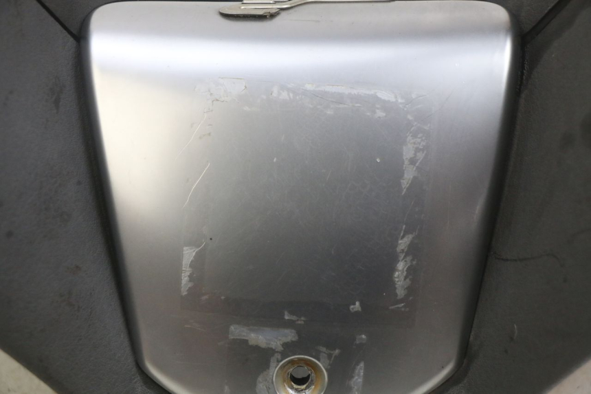 photo de COPRI MANUBRIO PIAGGIO MP3 LT 400 (2007 - 2012) - Dettaglio del componente