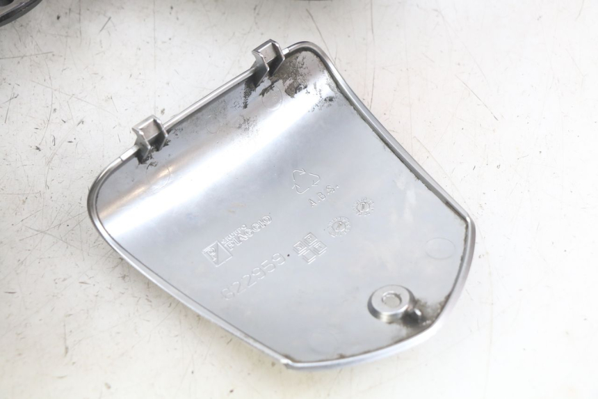 photo de COPRI MANUBRIO PIAGGIO MP3 LT 400 (2007 - 2012) - Vista d'insieme del prodotto