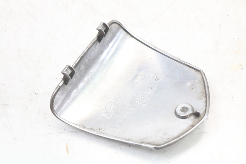 photo de COPRI MANUBRIO PIAGGIO MP3 LT 400 (2007 - 2012) - Dettagli dei punti di fissaggio