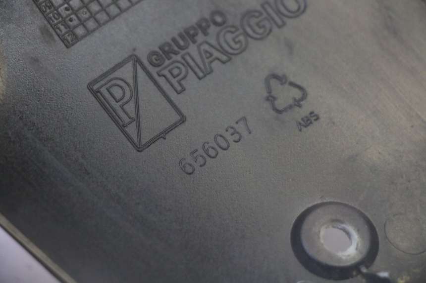 photo de COUVRE MANUBRIO PIAGGIO MP3 500 (2011 - 2015) - Dettagli dei punti di fissaggio