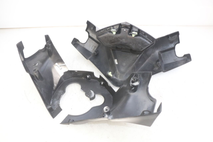 photo de COUVRE MANUBRIO PEUGEOT SATELIS 125 (2006 - 2009) - Altra vista dell'articolo