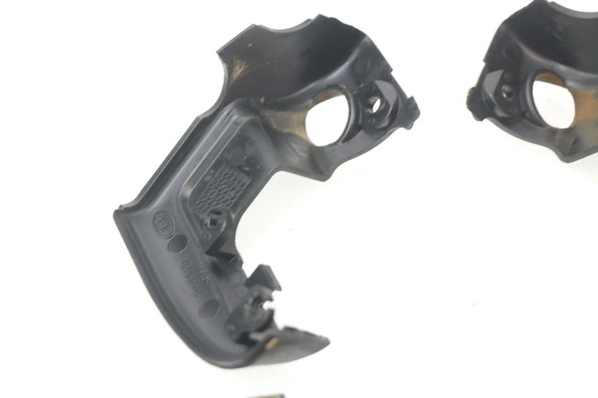 photo de Copri manubrio APRILIA SCARABEO GT 125 (1999 - 2007) - Caratteristiche distintive