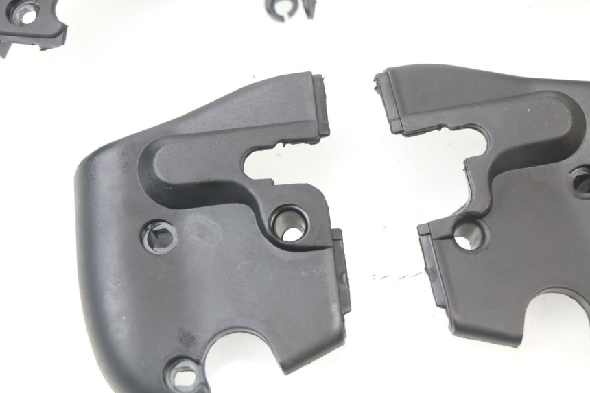 photo de Copri manubrio APRILIA SCARABEO GT 125 (1999 - 2007) - Primo piano tecnico