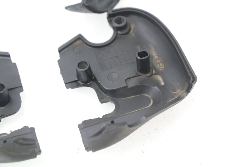 photo de Copri manubrio APRILIA SCARABEO GT 125 (1999 - 2007) - Marcature e riferimenti originali