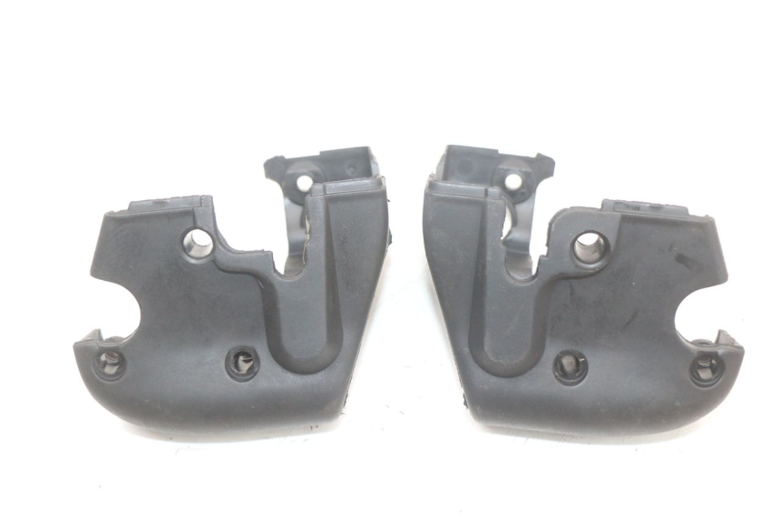 photo de Copri manubrio APRILIA SCARABEO GT 125 (1999 - 2007) - Dettaglio del componente