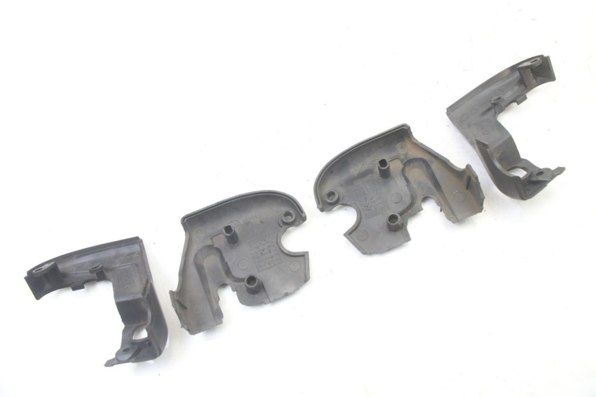 photo de COPRIMANUBRIO APRILIA SCARABEO GT TOURING 125 (1999 - 2005) - Dettaglio del componente