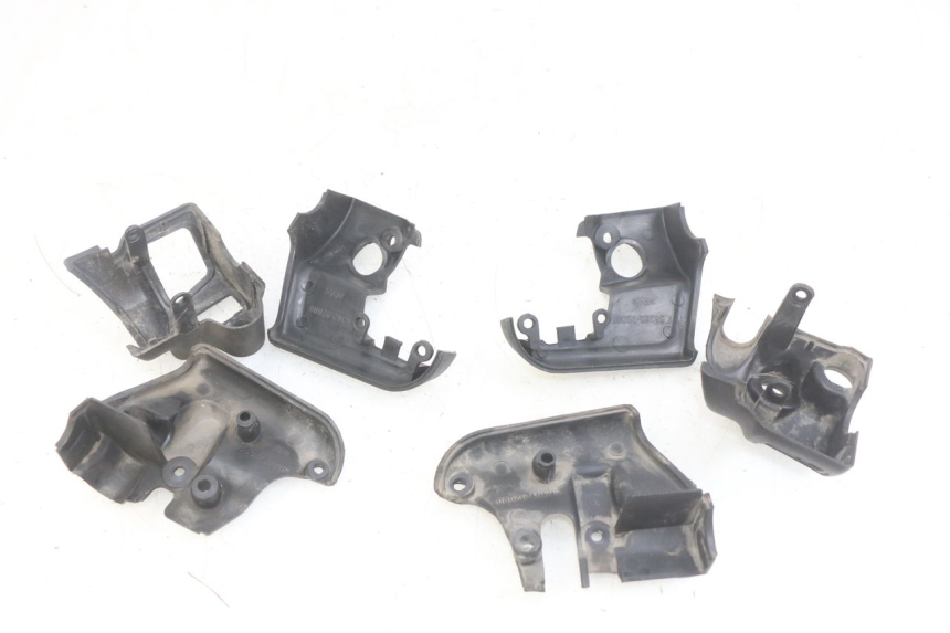 photo de COUVRE MANUBRIO APRILIA SCARABEO LIGHT 125 (2007 - 2011) - Dettaglio del componente