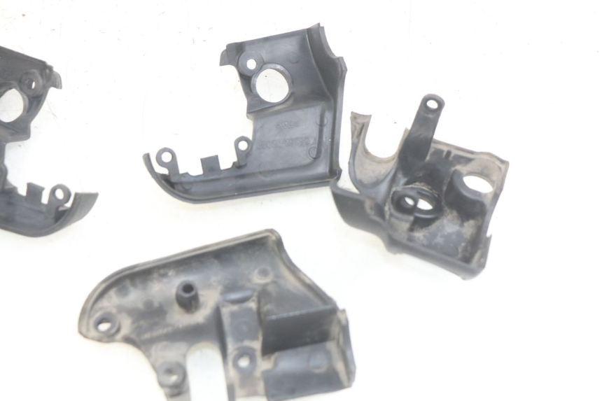 photo de COUVRE MANUBRIO APRILIA SCARABEO LIGHT 125 (2007 - 2011) - Altra angolazione