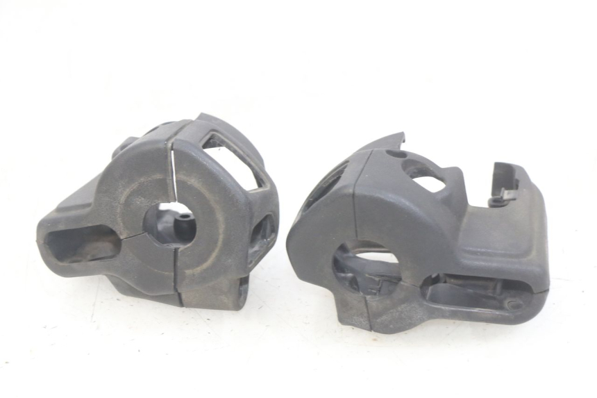 photo de COUVRE MANUBRIO APRILIA SCARABEO LIGHT 125 (2007 - 2011) - Dettagli dei punti di fissaggio