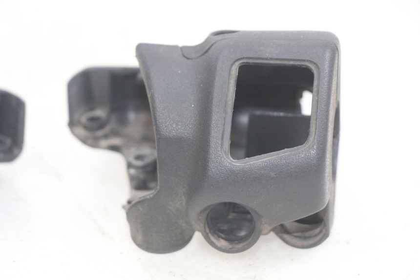 photo de COUVRE MANUBRIO APRILIA SCARABEO LIGHT 125 (2007 - 2011) - Ricambio usato controllato