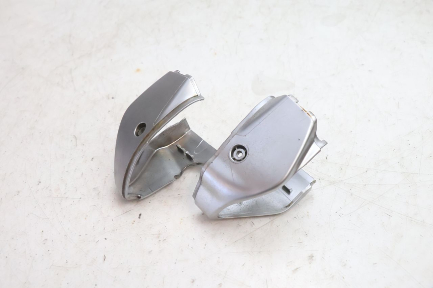 photo de COPRI MANUBRIO PIAGGIO VESPA PRIMAVERA 2T 50 (2013 - 2018) - Zoom sullo stato d'uso