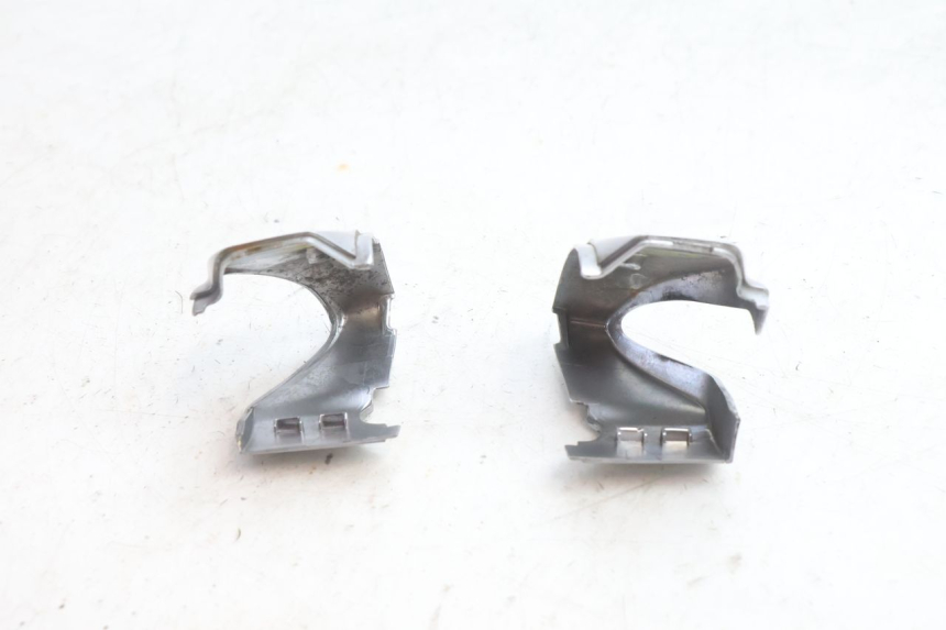 photo de COPRI MANUBRIO PIAGGIO VESPA PRIMAVERA 2T 50 (2013 - 2018) - Altra angolazione
