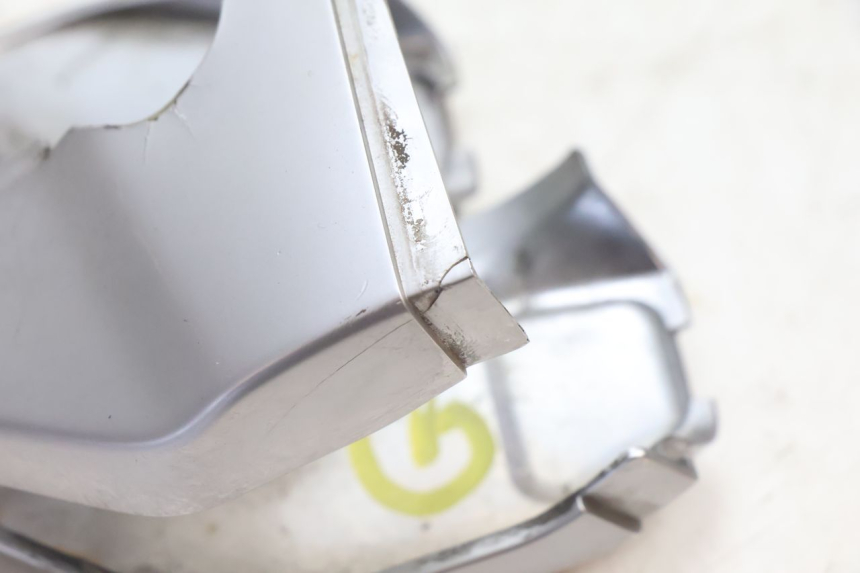 photo de COPRI MANUBRIO PIAGGIO VESPA PRIMAVERA 2T 50 (2013 - 2018) - Dettagli dei punti di fissaggio