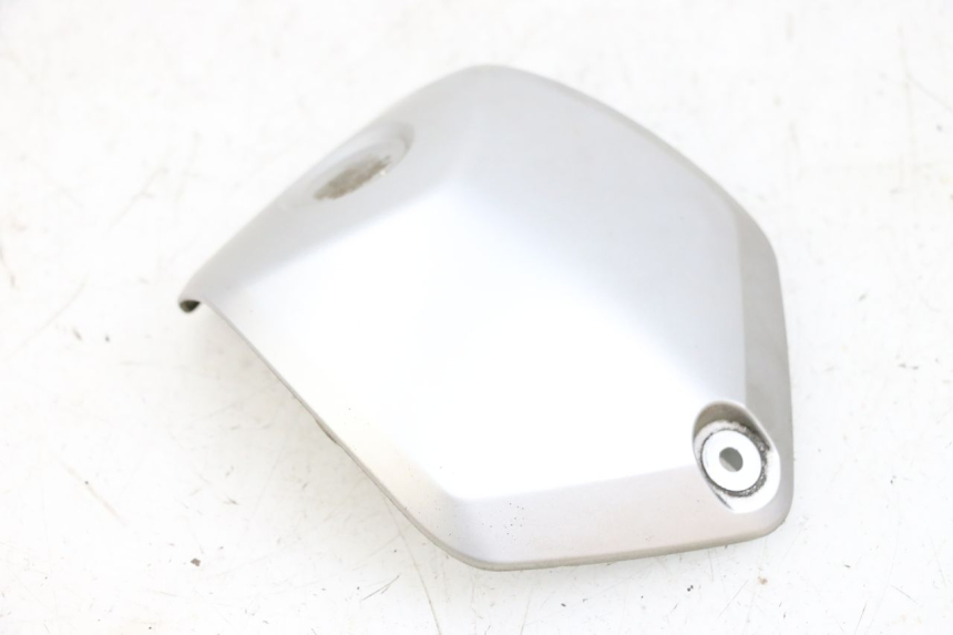 photo de COPRI MANUBRIO YAMAHA X-MAX XMAX 125 (2010 - 2013) - Dettagli dei punti di fissaggio