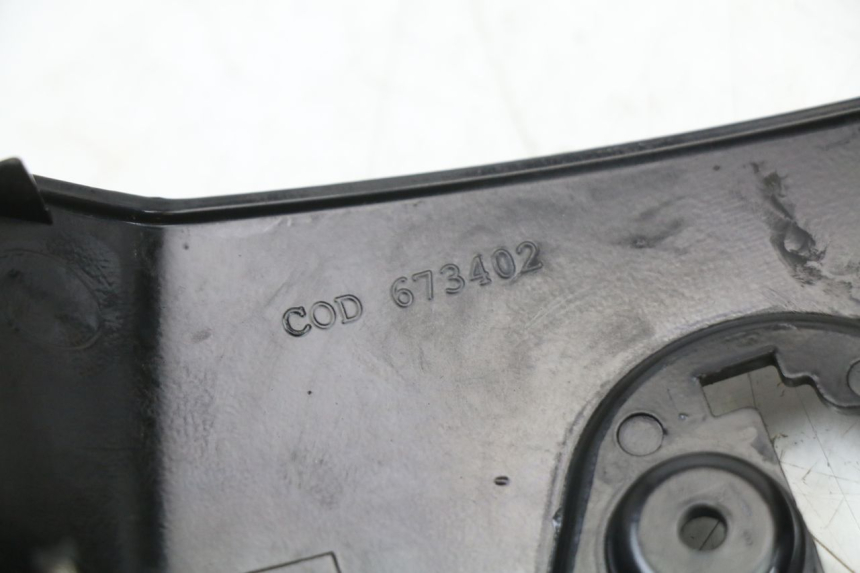 photo de COPRI MANUBRIO PIAGGIO X10 125 (2012 - 2017) - Marcature e riferimenti originali