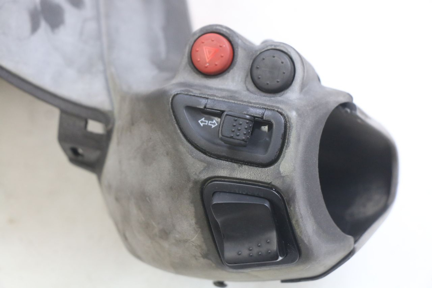 photo de COPRI MANUBRIO PIAGGIO X9 EVOLUTION 125 (2003 - 2007) - Dettaglio del componente