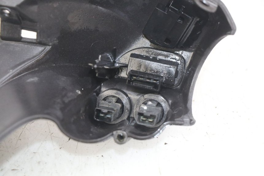 photo de COPRI MANUBRIO PIAGGIO X9 EVOLUTION 125 (2003 - 2007) - Marcature e riferimenti originali