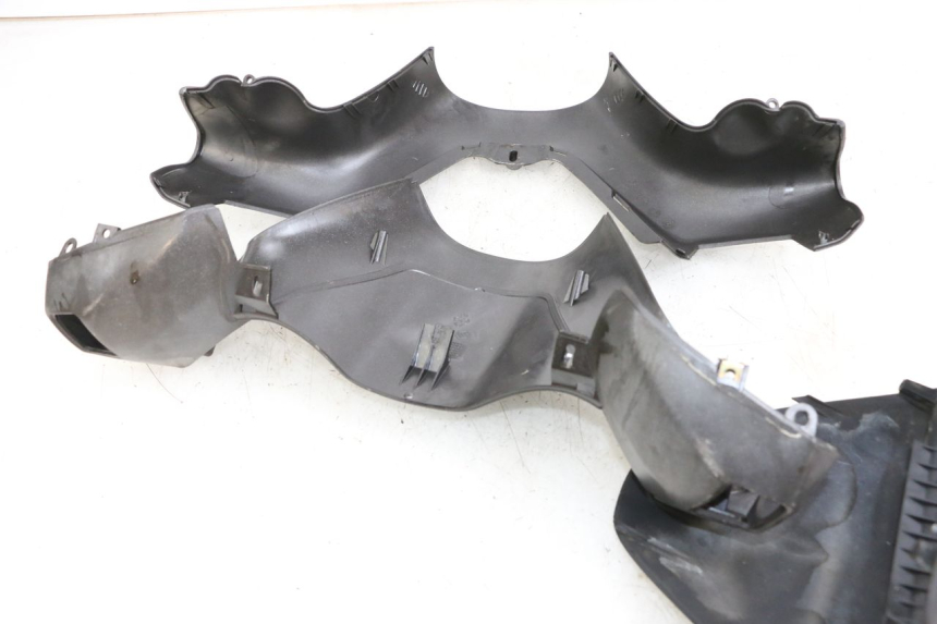 photo de COPRIMANUBRIO PIAGGIO X9 125 (2000 - 2003) - Dettagli dei punti di fissaggio