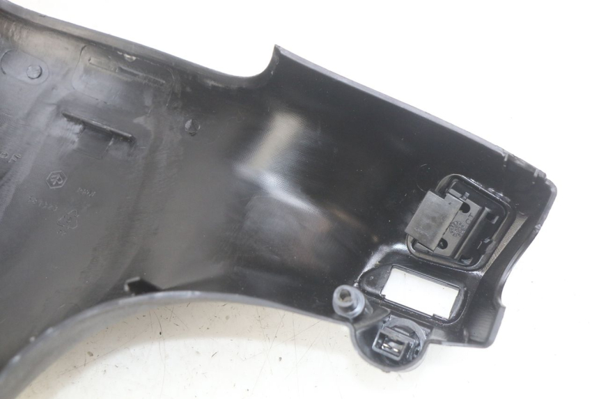 photo de COUVRE MANUBRIO PIAGGIO ZIP 2T 50 (2009 - 2019) - Primo piano ad alta risoluzione